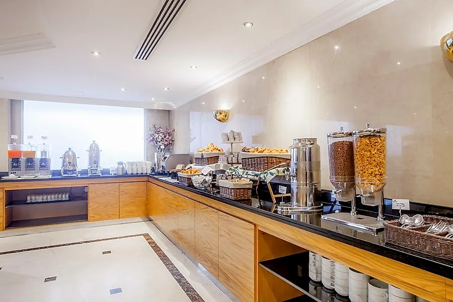 Golden Sands 10 Dubai Hotel