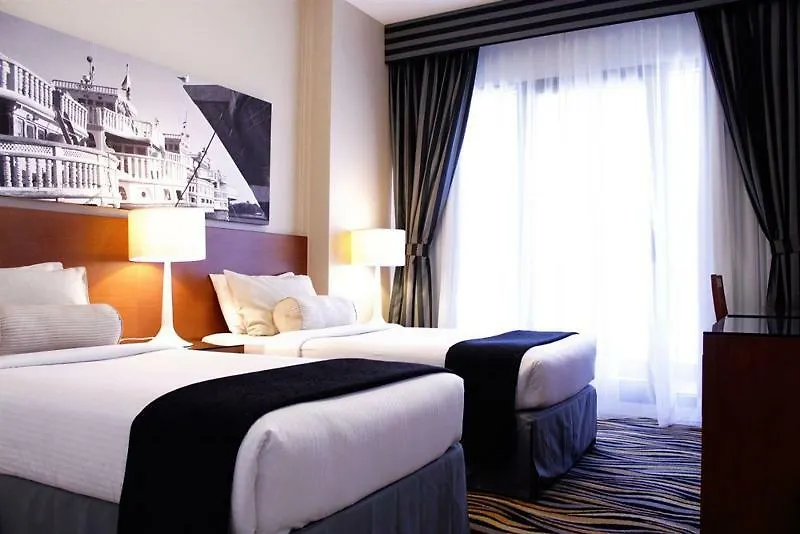 Golden Sands 10 Dubai 3*,